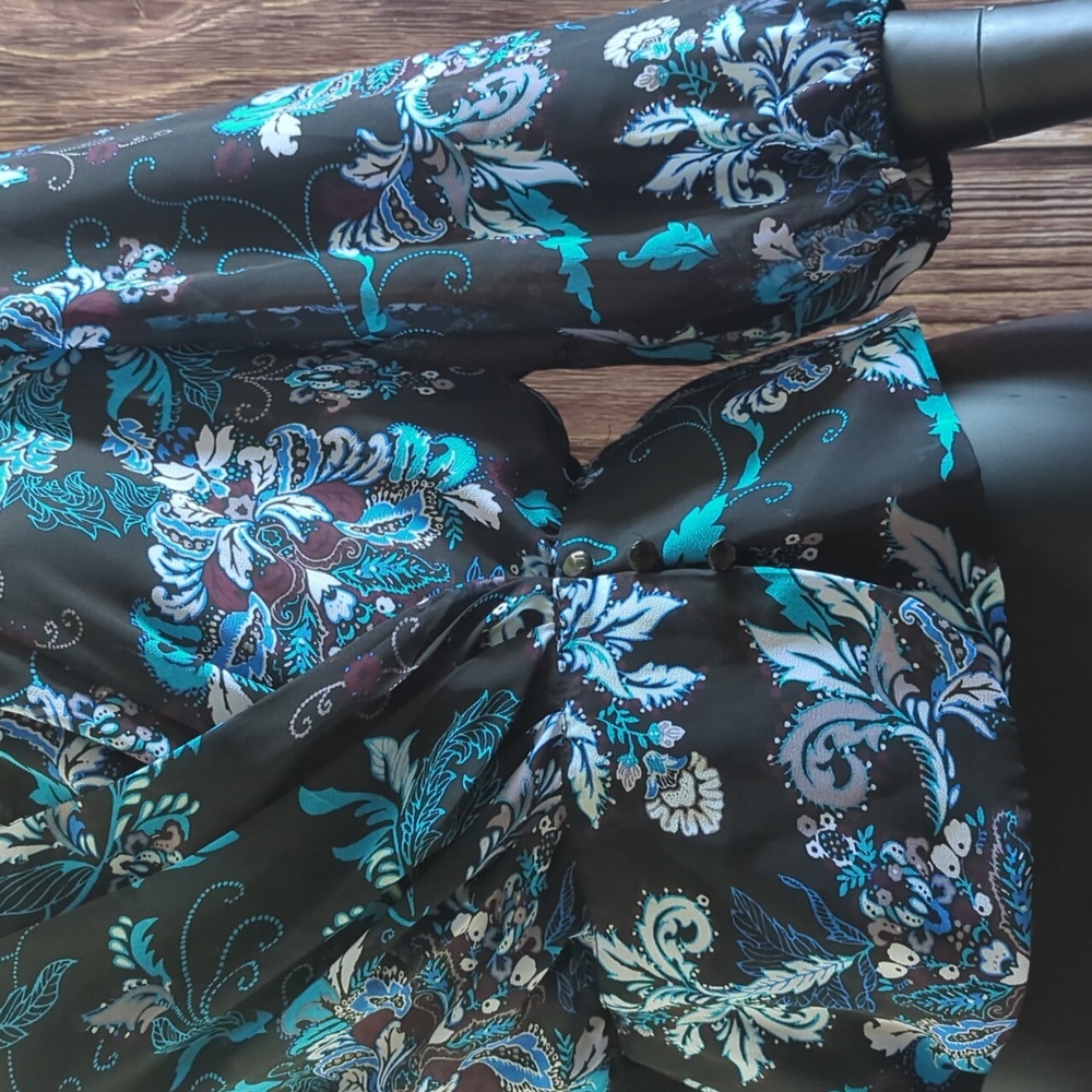 Eva Mendes New York & Company Black and Blue Floral Wrap Blouse Medium - Picture 3 of 10